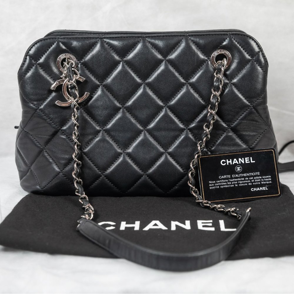 ❌sold❌CHANEL Black Quilted Classic Tote Bag